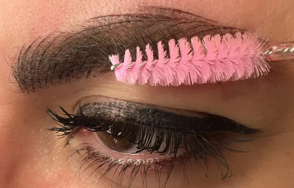 眉毛ケアの基本：自然な美しさを引き出すために